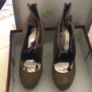 Women’s high heels